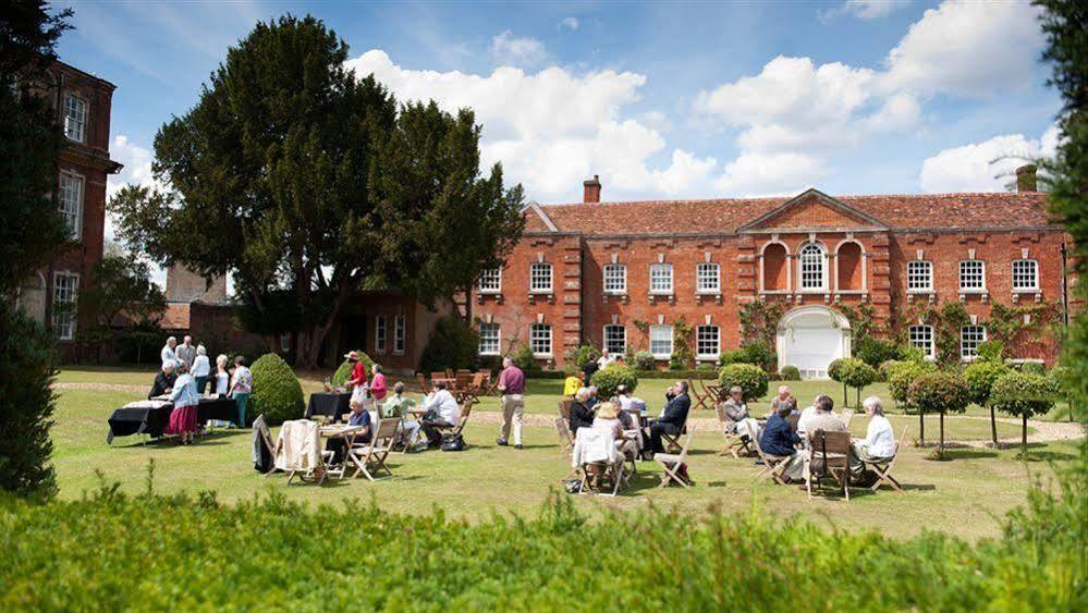 Chicheley Hall Exterior photo